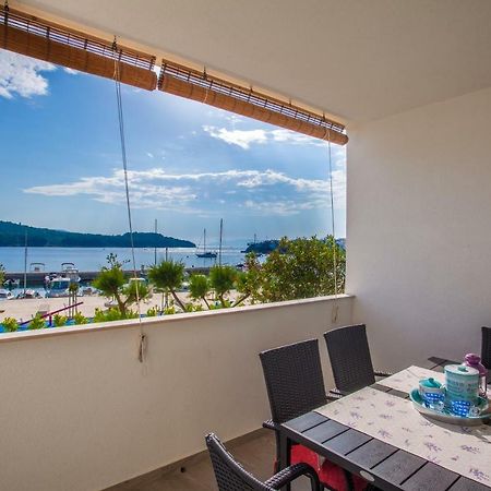 Apartment Sara - Cres Bagian luar foto
