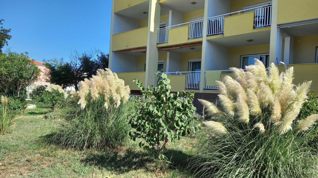 Apartment Sara - Cres Bagian luar foto