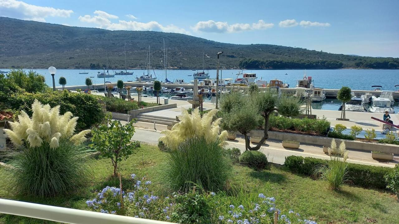 Apartment Sara - Cres Bagian luar foto