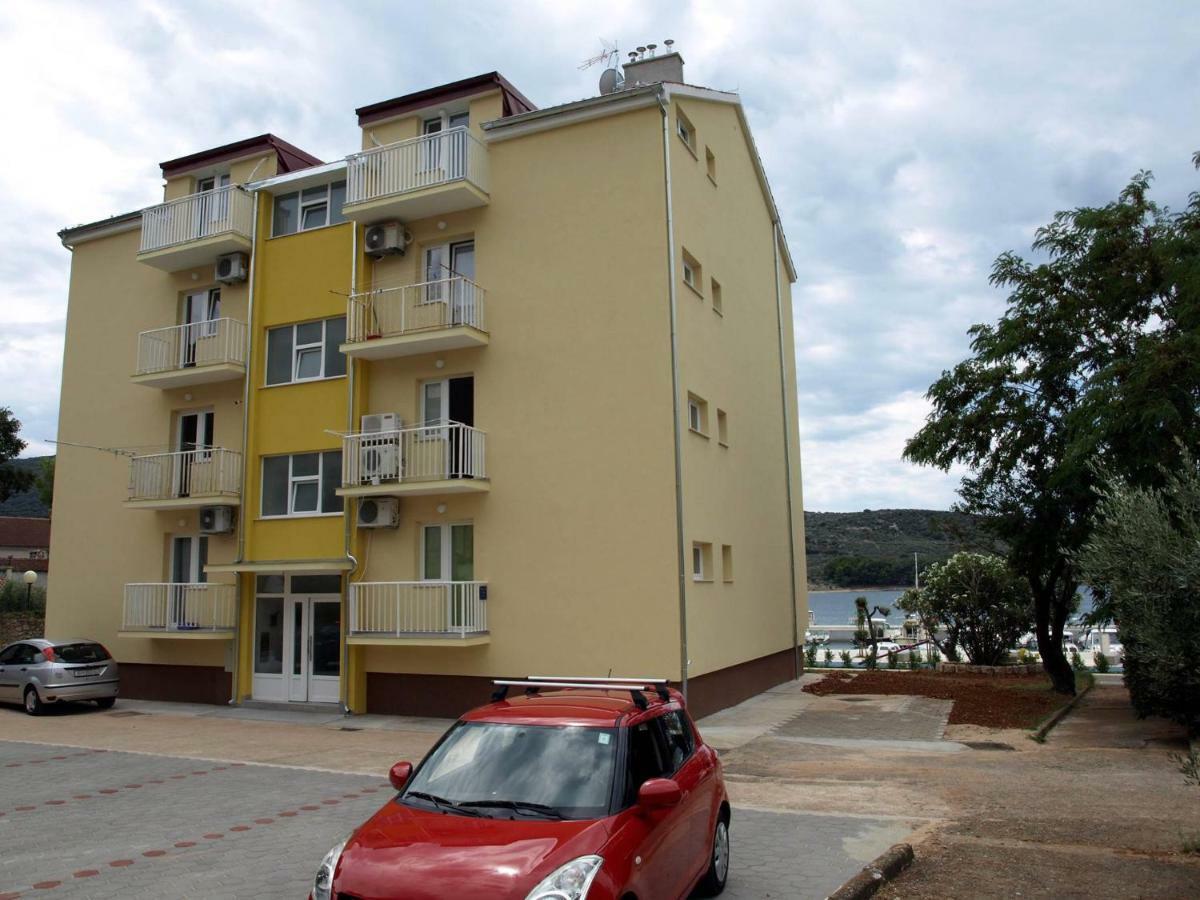 Apartment Sara - Cres Bagian luar foto