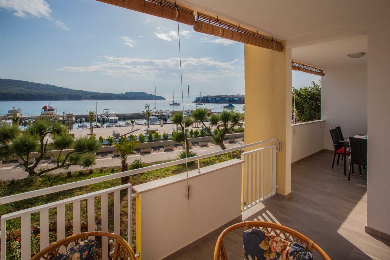 Apartment Sara - Cres Bagian luar foto