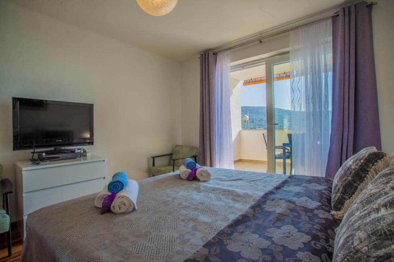Apartment Sara - Cres Bagian luar foto