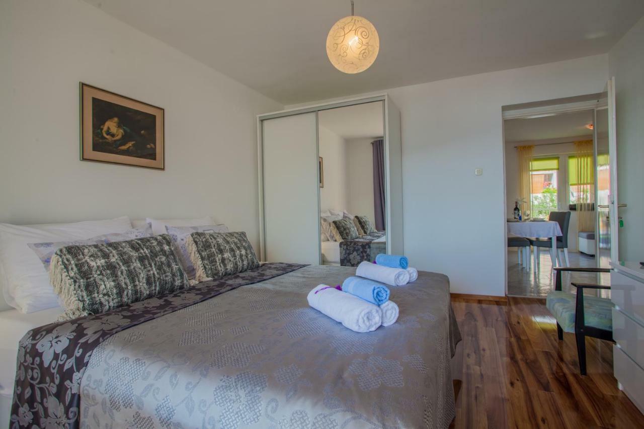 Apartment Sara - Cres Bagian luar foto
