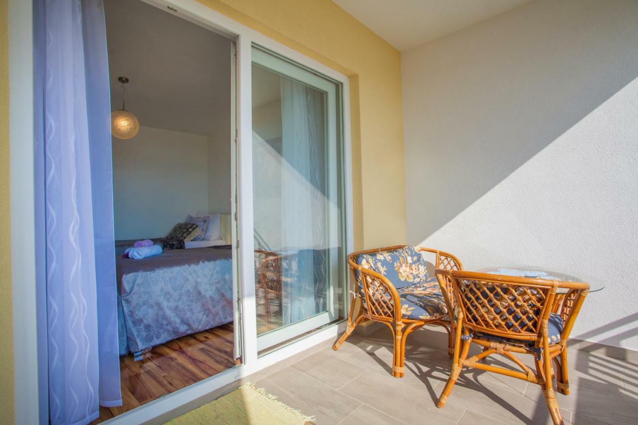 Apartment Sara - Cres Bagian luar foto