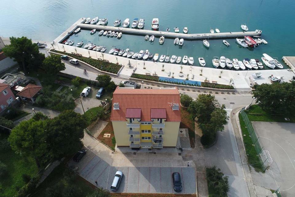 Apartment Sara - Cres Bagian luar foto