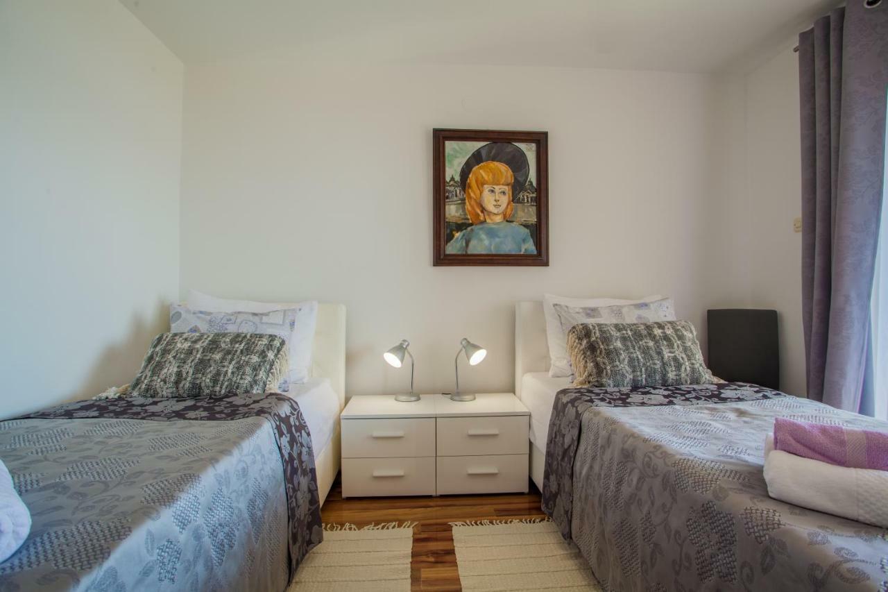 Apartment Sara - Cres Bagian luar foto