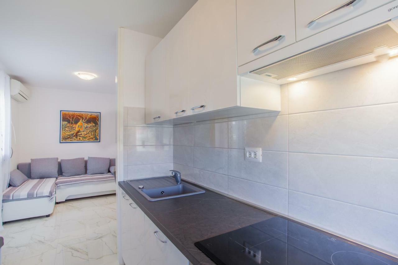 Apartment Sara - Cres Bagian luar foto
