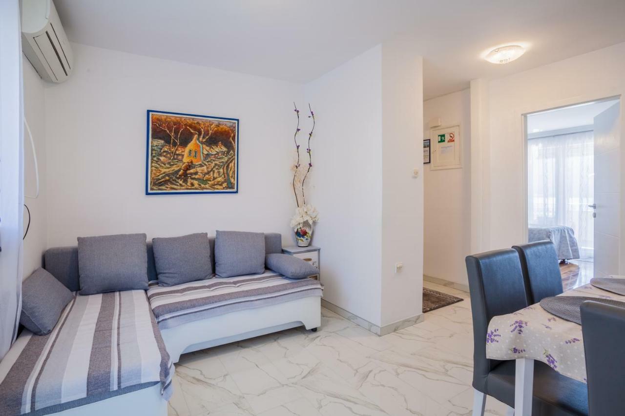Apartment Sara - Cres Bagian luar foto