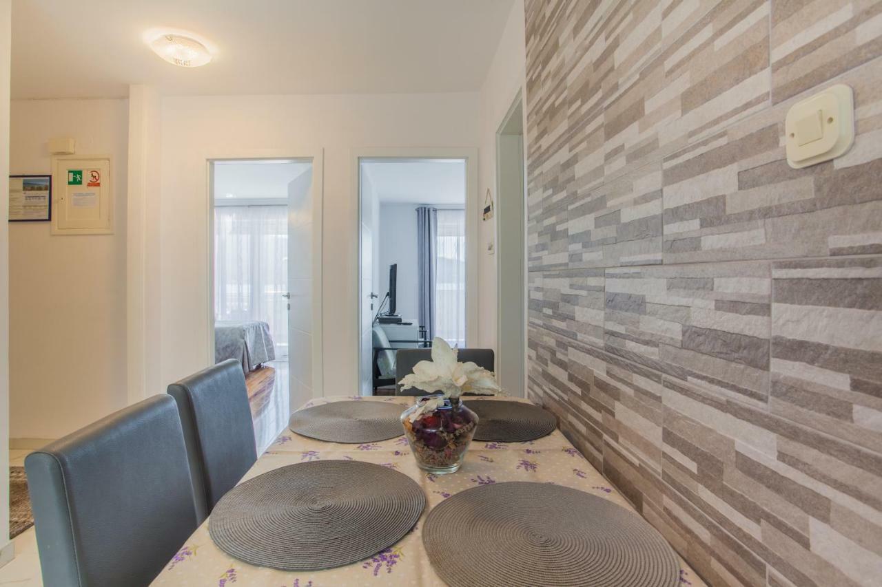 Apartment Sara - Cres Bagian luar foto