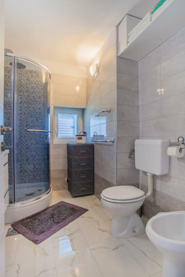 Apartment Sara - Cres Bagian luar foto